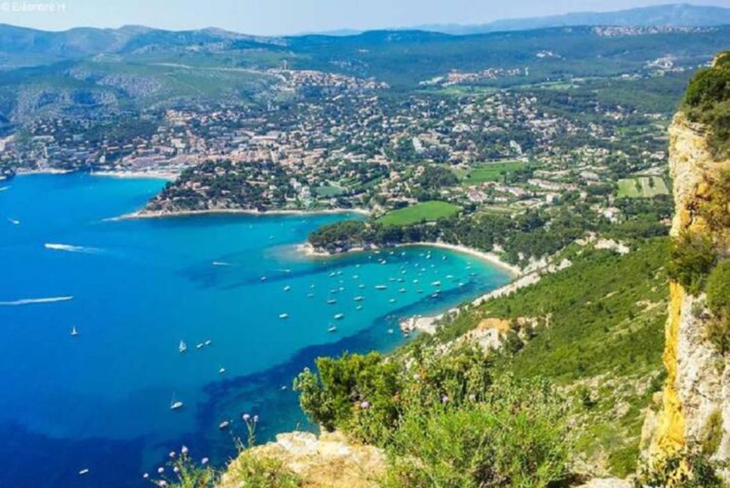 La Maison De Doms Avec Jacuzzi Et Vue Mer Cassis Exterior photo